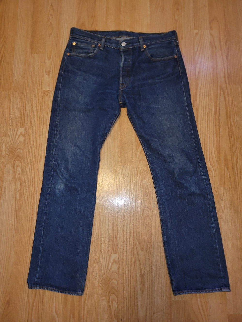 Classic Men’s Levi 501s Dark Blue Straight-Leg Jeans